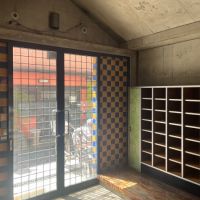 大阪市福島区福島5丁目の賃貸物件/入口をくぐると、まず出迎えてくれる下駄箱。