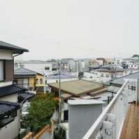 豊中市宮山町の売買物件/バルコニーからの眺望。取材時は曇りでしたが、西に向かって開けているので夕焼けが綺麗に見えます。