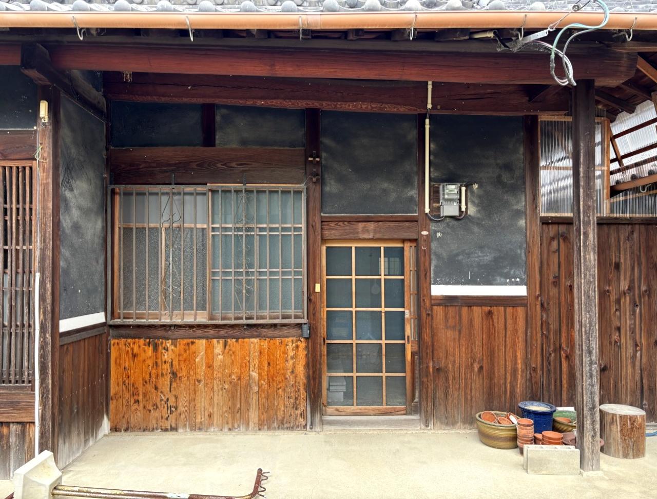 大阪府和泉市久井町の売買物件/趣のある正面玄関