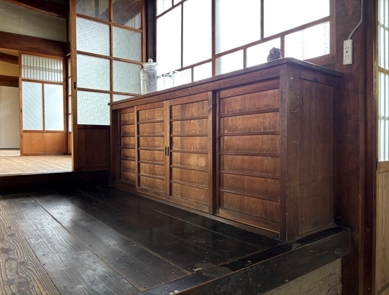 大阪府和泉市久井町の売買物件/備え付けの建具が良い雰囲気
