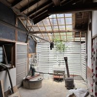 大阪府和泉市久井町の売買物件/母屋と離れの間のスペースには井戸があります。