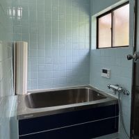 大阪府和泉市久井町の売買物件/浴室はかわいい色のタイル