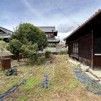 大阪府和泉市久井町の売買物件/縁側前の庭。ここで寒い冬は焚き火をしましょう。