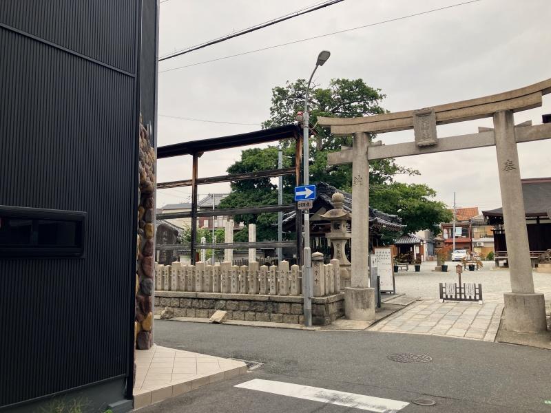大阪府東大阪市御厨１丁目の賃貸物件/鳥居とご対面。