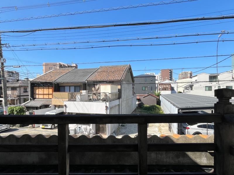 大阪府大阪市東住吉区北田辺1丁目の賃貸物件/窓からの眺め。この手すりもいいです。（高欄と呼ぶらしい）