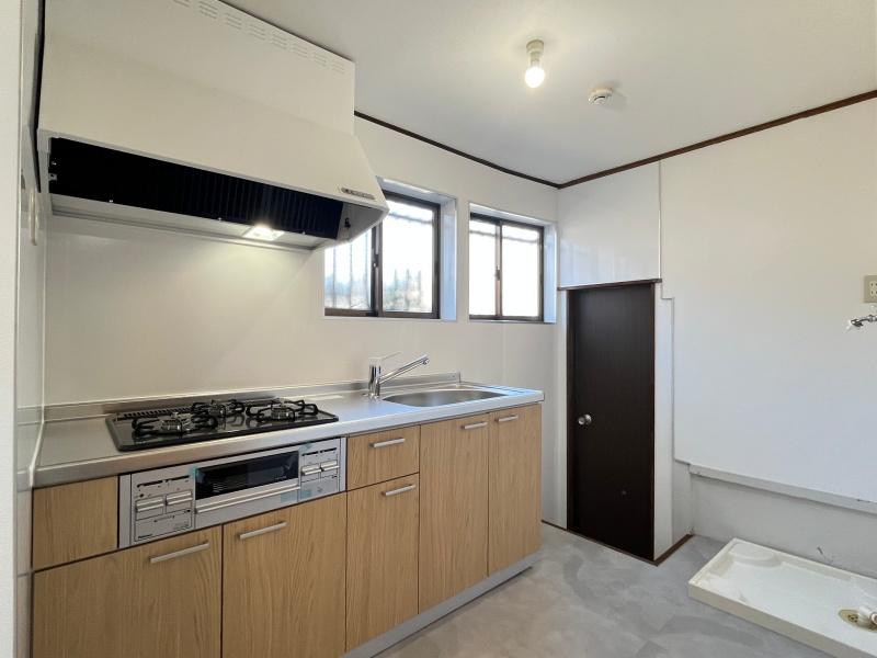 大阪府大阪市東住吉区北田辺1丁目の賃貸物件/1F：キッチン。ありがたい3口コンロ。