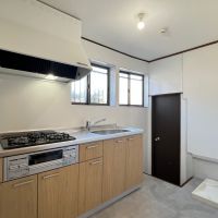 大阪府大阪市東住吉区北田辺1丁目の賃貸物件/1F：キッチン。ありがたい3口コンロ。