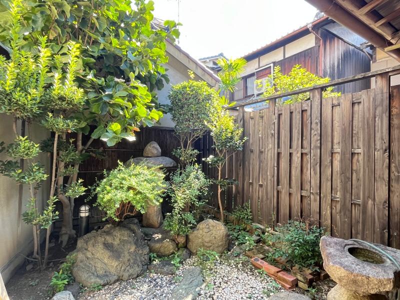 大阪府大阪市東住吉区北田辺1丁目の賃貸物件/庭。しっかり手入れされています。