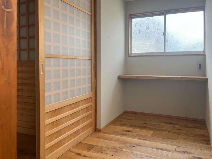 大阪府八尾市垣内2丁目の賃貸物件/2階の自由なスペース。ランドリースペースや書斎、寝室としても使えます。