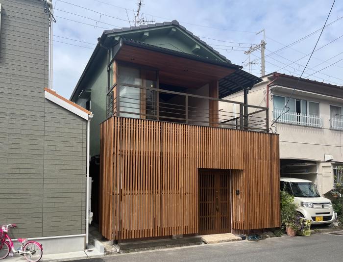 大阪府八尾市垣内2丁目の賃貸物件/正面から見たファサード。