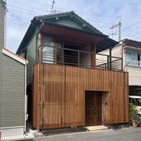 大阪府八尾市垣内2丁目の賃貸物件/正面から見たファサード。