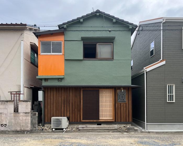 大阪府八尾市垣内2丁目の賃貸物件/建物の裏側からのファサード。
