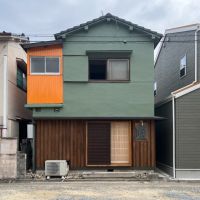 大阪府八尾市垣内2丁目の賃貸物件/建物の裏側からのファサード。
