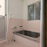 大阪府東大阪市横沼町3丁目の賃貸物件/浴室もタイル張りです。