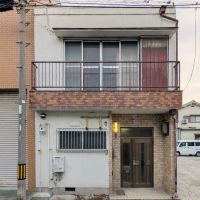 大阪府東大阪市横沼町3丁目の賃貸物件/連棟で建てられた建物の片側です。