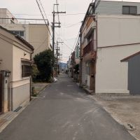 大阪府東大阪市横沼町3丁目の賃貸物件/前面道路は車通りの少ない落ち着いた雰囲気。
