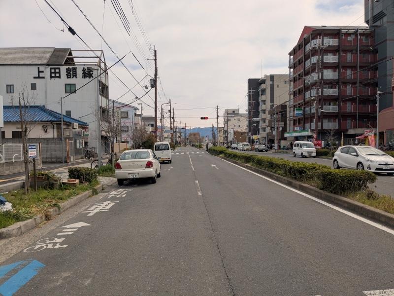 大阪府東大阪市横沼町3丁目の賃貸物件/1本外にでた幹線道路からは生駒山が見えます。