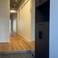 大阪市西区江之子島１丁目の売買物件/玄関を入ってすぐ、右手にはシューズボックス。