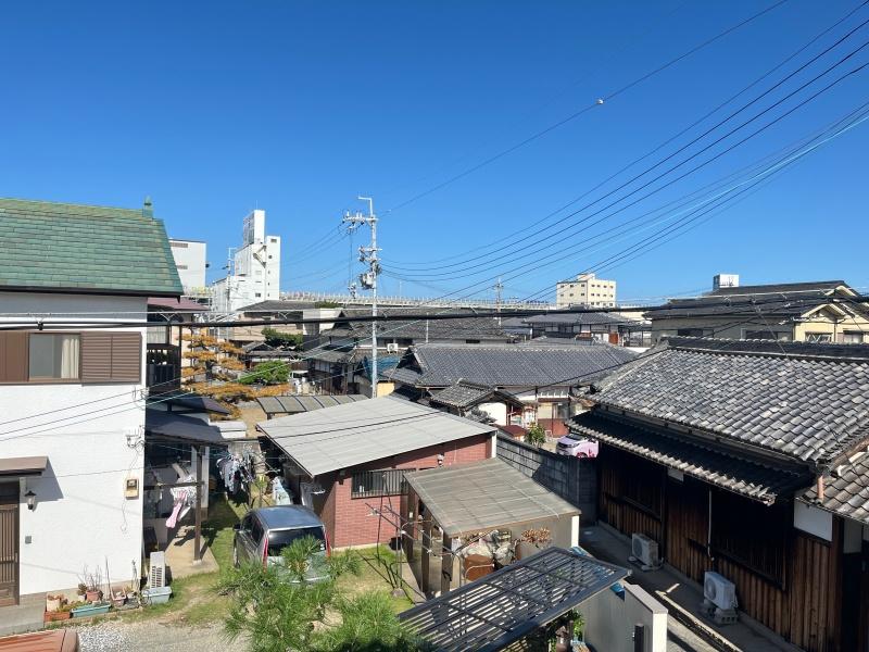 泉佐野市鶴原3丁目の賃貸物件/2F：西側和室からの眺望。遮るものがなくて気持ちいい。