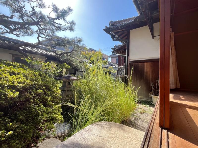 泉佐野市鶴原3丁目の賃貸物件/座ってみるとこんな感じ。穏やかな時が流れます。