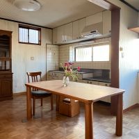 泉佐野市鶴原3丁目の賃貸物件/1F：ダイニングキッチン。家族やパートナーと囲む、暖かい食卓が目に浮かびます。