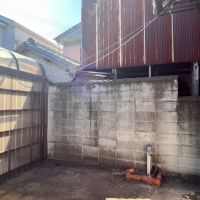 泉佐野市鶴原3丁目の賃貸物件/裏口と繋がるスペース。趣味の作業などをここで楽しみたい。
