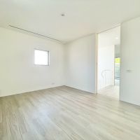 大阪市鶴見区今津南1丁目の賃貸物件/階段を挟んで振り分けるように２室。独立感があって良いです。