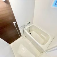 大阪市鶴見区今津南1丁目の賃貸物件/ユニットバス、窓があるのがポイントです。