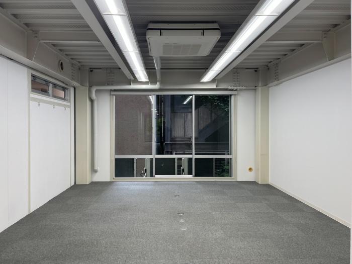 大阪府大阪市中央区神崎町の賃貸物件/公園ビューの反対側にも大きな窓があります。