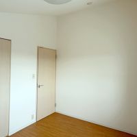 大阪府吹田市春日の売買物件/5.9帖の個室。収納もあります。