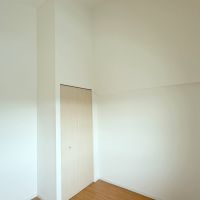 大阪府吹田市春日の売買物件/4.5帖の個室。こちらの方が天井が高いです。