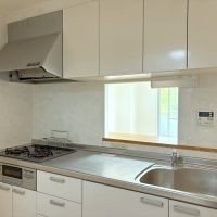 大阪府吹田市春日の売買物件/2017年に交換されたキッチン。そのままでも十分使用できそうです。