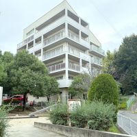 大阪府吹田市春日の売買物件/マンションは合計7棟で構成されています。