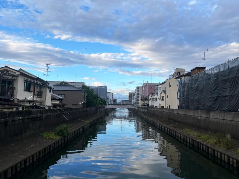 大阪府大阪市東成区大今里2丁目の賃貸物件/駅までの道には川があります。嬉しいポイント。