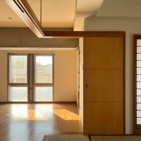 大阪市平野区長吉出戸3丁目の賃貸物件/やわらかい光が部屋を包み込み、和と洋が絶妙にマッチしています。