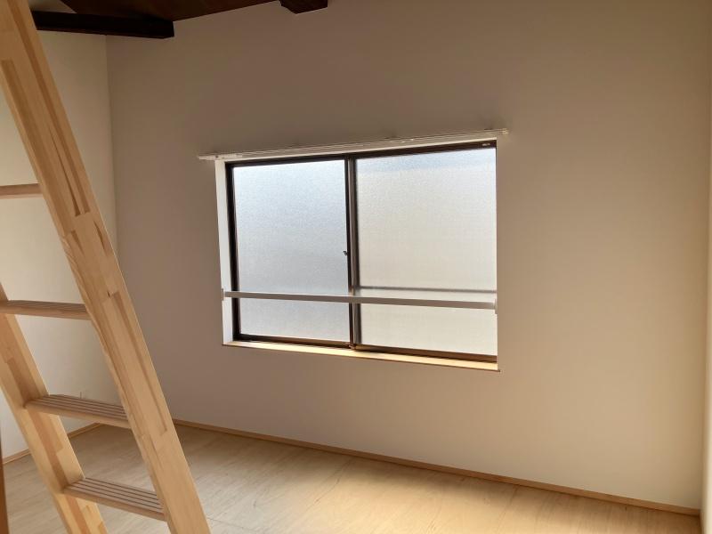 大阪市東成区中本5丁目の賃貸物件/西側2階居室。ほんのりと明るく。