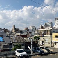 大阪市東成区中本5丁目の賃貸物件/西側窓からは、サウナ付きレトロモダン銭湯が見えます。