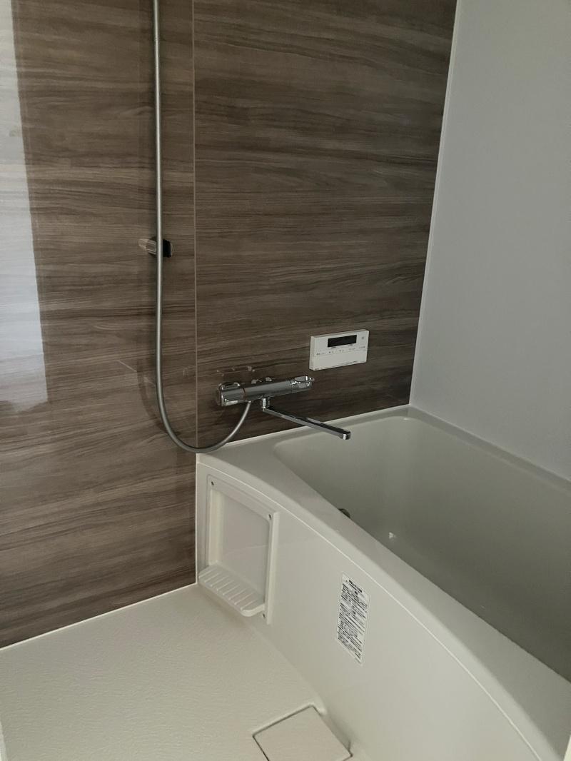 大阪市東成区中本5丁目の賃貸物件/浴室乾燥付きの浴室。