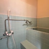 大阪市西区京町堀3丁目の賃貸物件/浴室。床のタイルが可愛らしい。