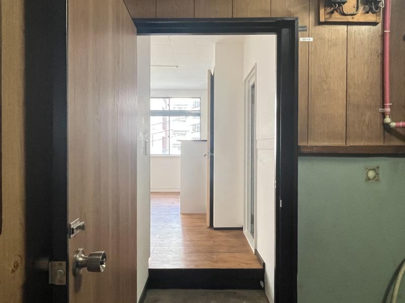 大阪市西区京町堀3丁目の賃貸物件/共有部のレトロ感と、室内の爽やかさにギャップ萌え。