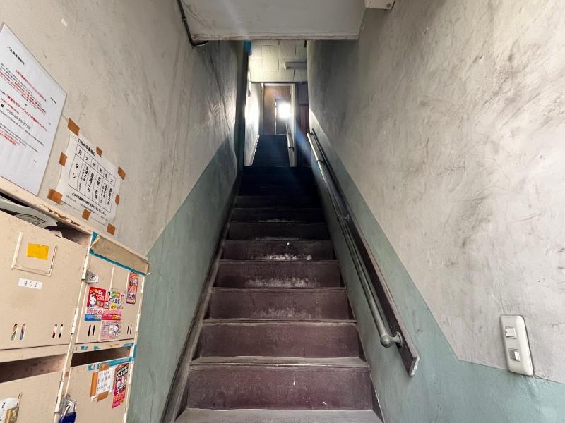 大阪市西区京町堀3丁目の賃貸物件/結構急な階段！