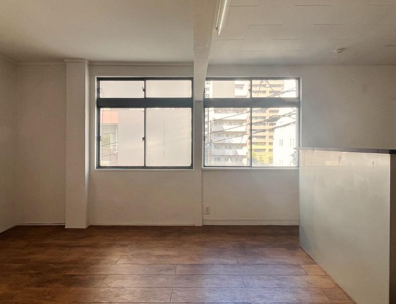 大阪市西区京町堀3丁目の賃貸物件/電気をつけていなくても明るい…！