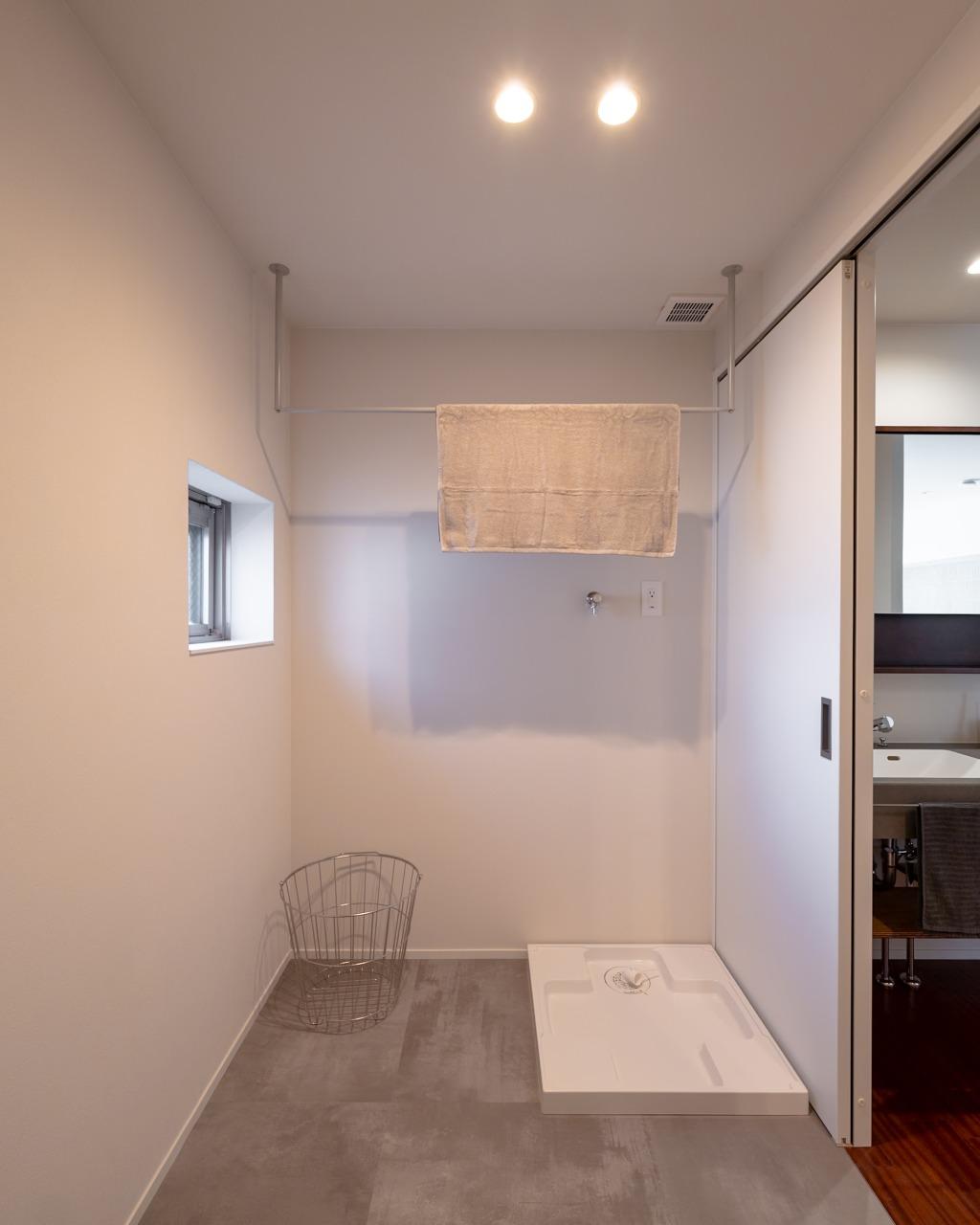 大阪府大阪市中央区谷町5丁目の売買物件/脱衣所&洗濯機置き場のスペースも充分な広さ