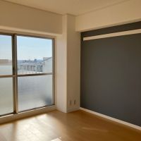 大阪府池田市神田１丁目の賃貸物件/もうひとつの洋室は、南側に開口があり明るい。