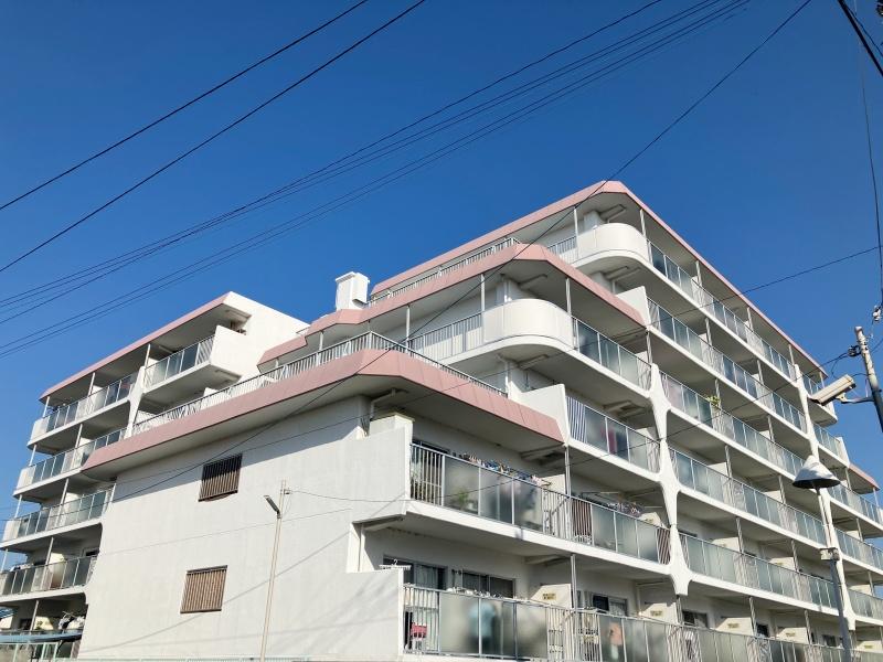 大阪府池田市神田１丁目の賃貸物件/外観、見るからにルーフバルコニーがありますね。