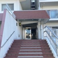 大阪府池田市神田１丁目の賃貸物件/マンション入り口。