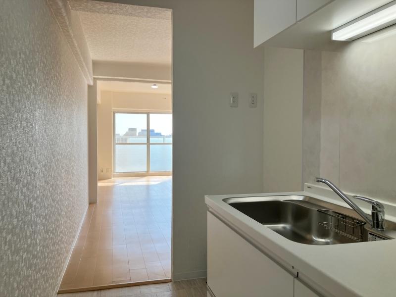 大阪府池田市神田１丁目の賃貸物件/キッチンまで届きそうなほど、日当たり抜群。