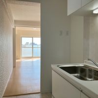 大阪府池田市神田１丁目の賃貸物件/キッチンまで届きそうなほど、日当たり抜群。