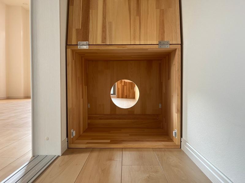 大阪府大阪市西区九条１丁目の賃貸物件/パカっと開けると、猫ちゃんのスペースでした〜。