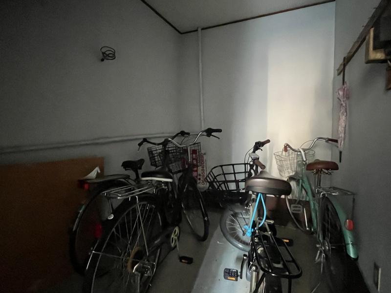 大阪府大阪市西区九条１丁目の賃貸物件/駐輪場は階段の奥。